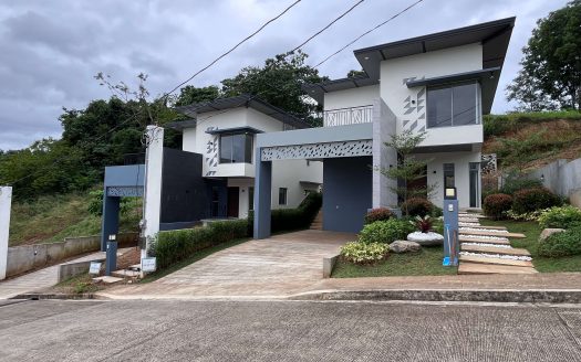 Cascade Uphill House Model